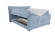 Boxspringbett in hellblauem Stoffbezug mit geöffneter Matratze und sichtbarem Stauraum, seitliche Perspektive