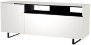 Modernes weißes TV-Lowboard mit schwarzem offenen Fach und Metallbeinen, seitliche Perspektive