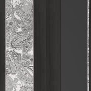 Frontansicht: dekoratives Paneel/Wallpaper-Design in Schwarz-Grau mit Paisley- und Blumenmuster links, mittigem vertikal geripptem Streifen und glatter dunkler Fläche rechts.