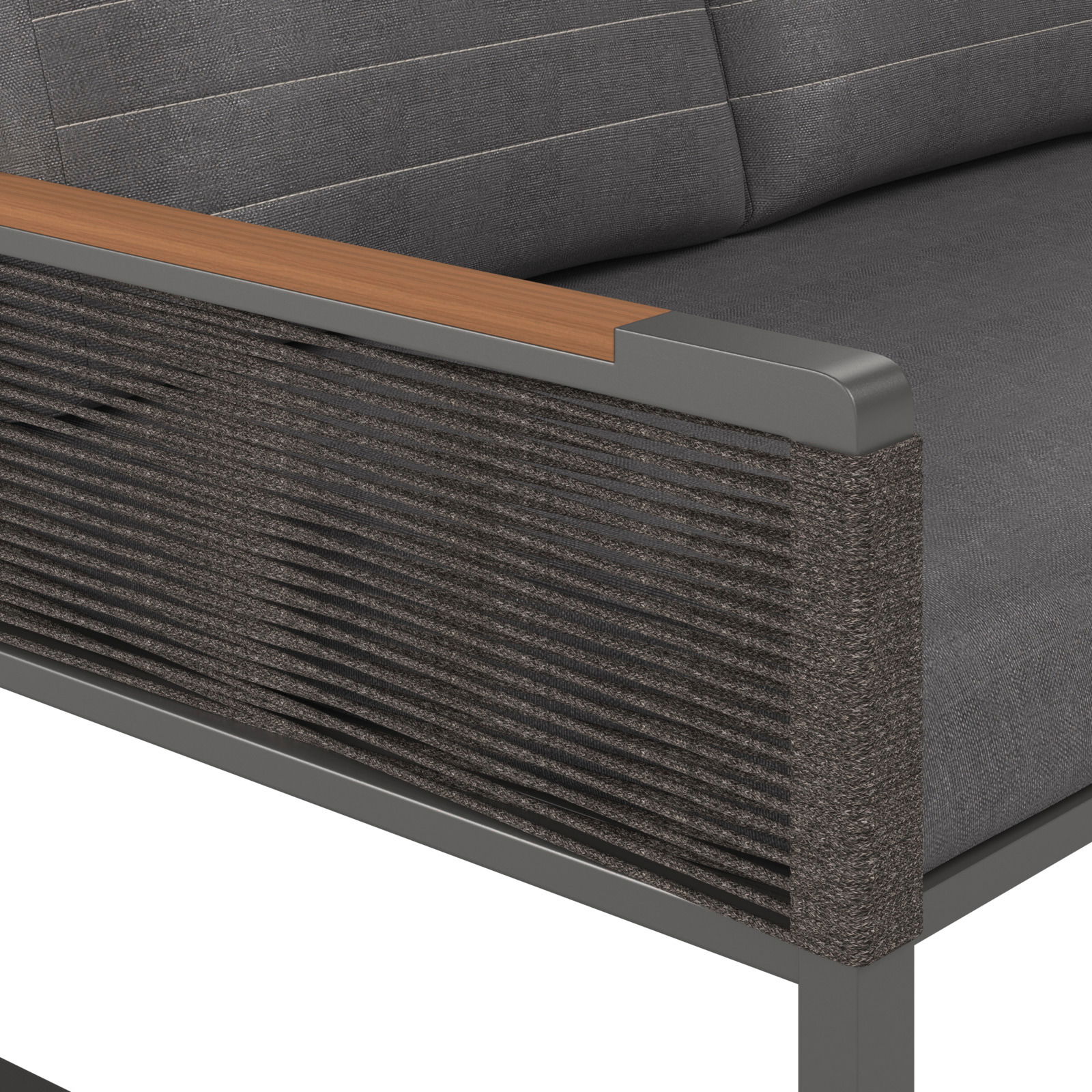 Nahaufnahme einer modernen, zweisitzigen Sitzbank mit grauem Stoffbezug, Holzarmlehne und seitlichen Seilakzenten.