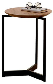 Moderner Beistelltisch mit runder Holzplatte und schwarzem Metallgestell, seitliche Perspektive.