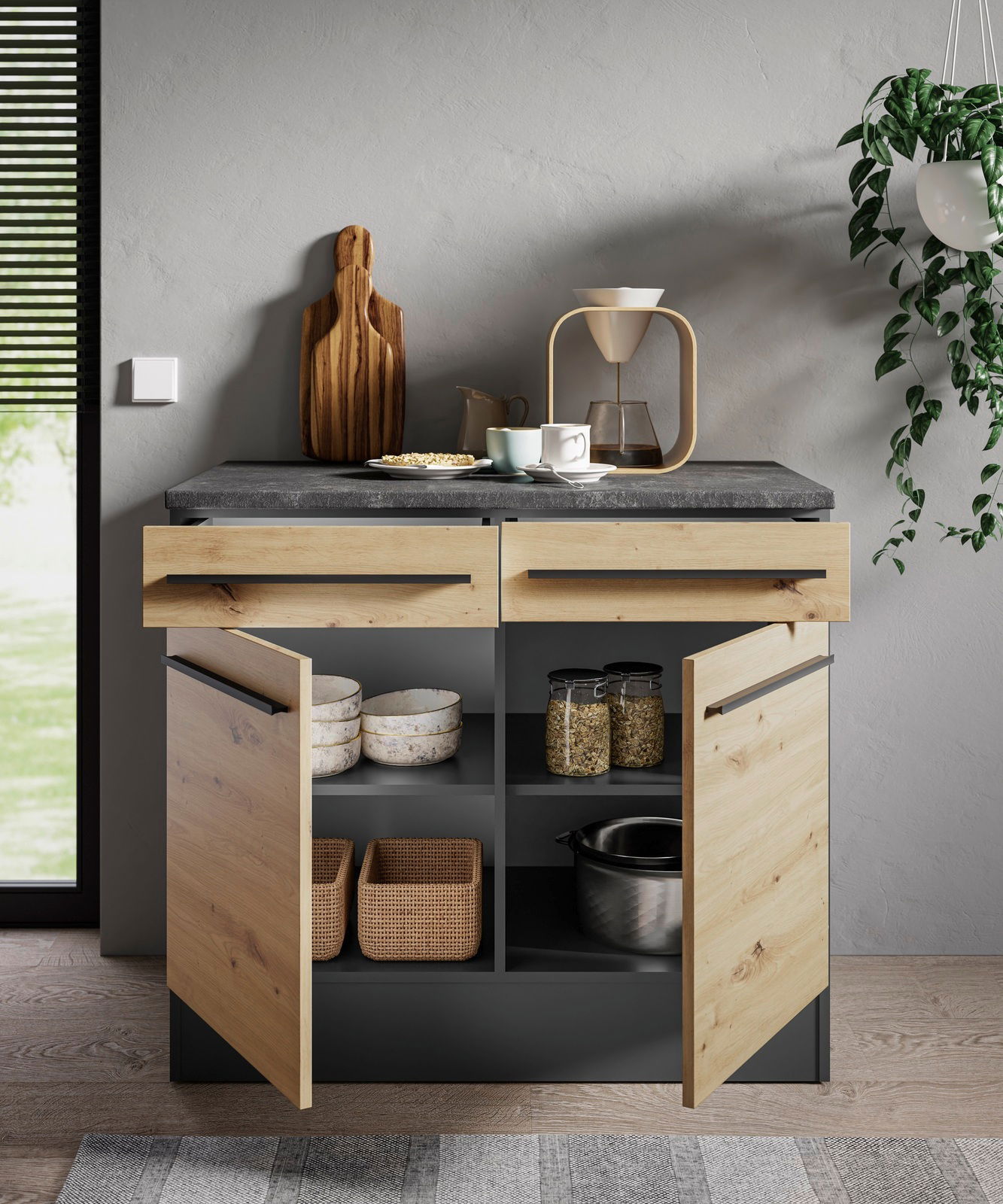 Moderner Unterschrank mit Holzfronten und offenen Türen, gefüllt mit Küchenutensilien, aus der Frontalperspektive.