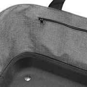 Innenansicht eines grauen Einkaufskorbs mit Reißverschlusstasche, aus der Vogelperspektive.