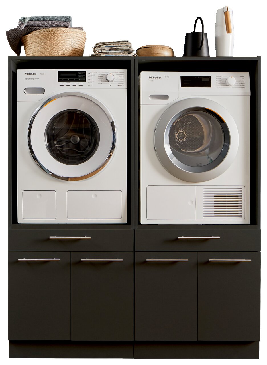 XORA Hauswirtschaftsraum-Kombi PRIMUS Frontansicht einer Hauswirtschaftsraum-Kombination mit Waschmaschine und Trockner, umgeben von dunklen Schränken und dekorativen Elementen oben.