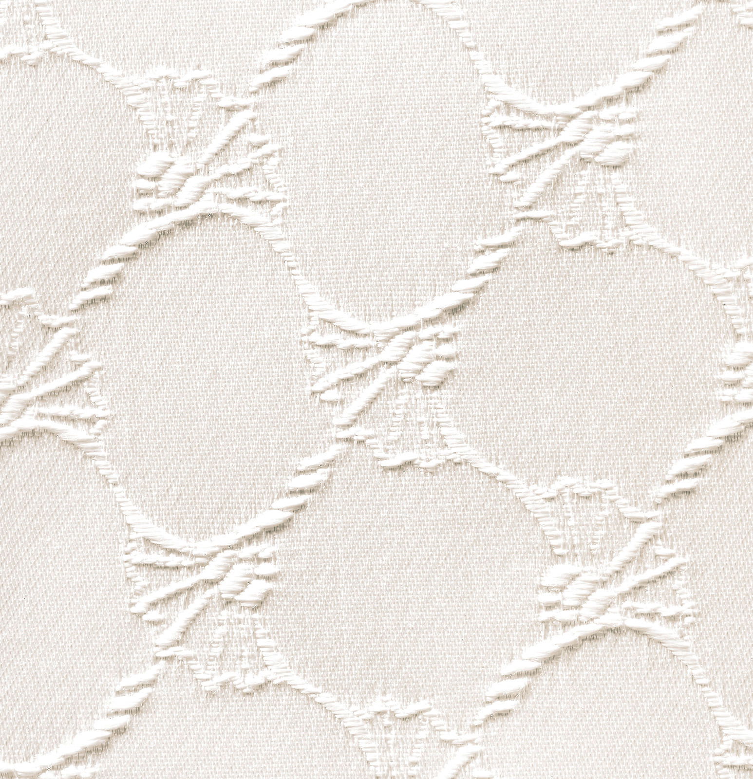 Nahaufnahme eines naturfarbenen Ösenvorhangs mit ovalem Muster.