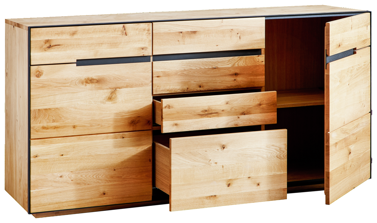 Holz-Sideboard mit mehreren Schubladen und offenen Türen, aus einer leicht erhöhten Perspektive fotografiert