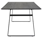 Moderner Esstisch mit schwarzer Holzoberfläche und schlankem Metallgestell, frontal betrachtet.