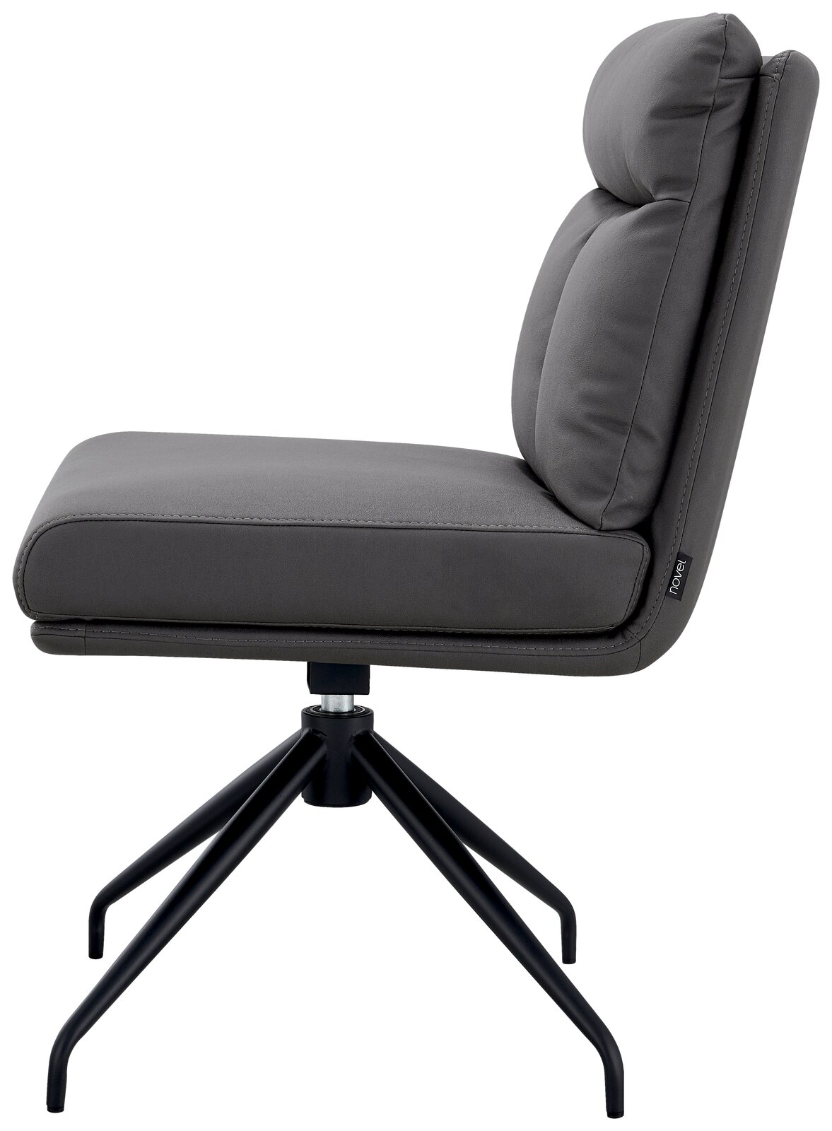 Seitenansicht eines grauen Stuhls mit gepolsterter Sitzfläche und Rückenlehne, auf einem schwarzen Metallgestell.