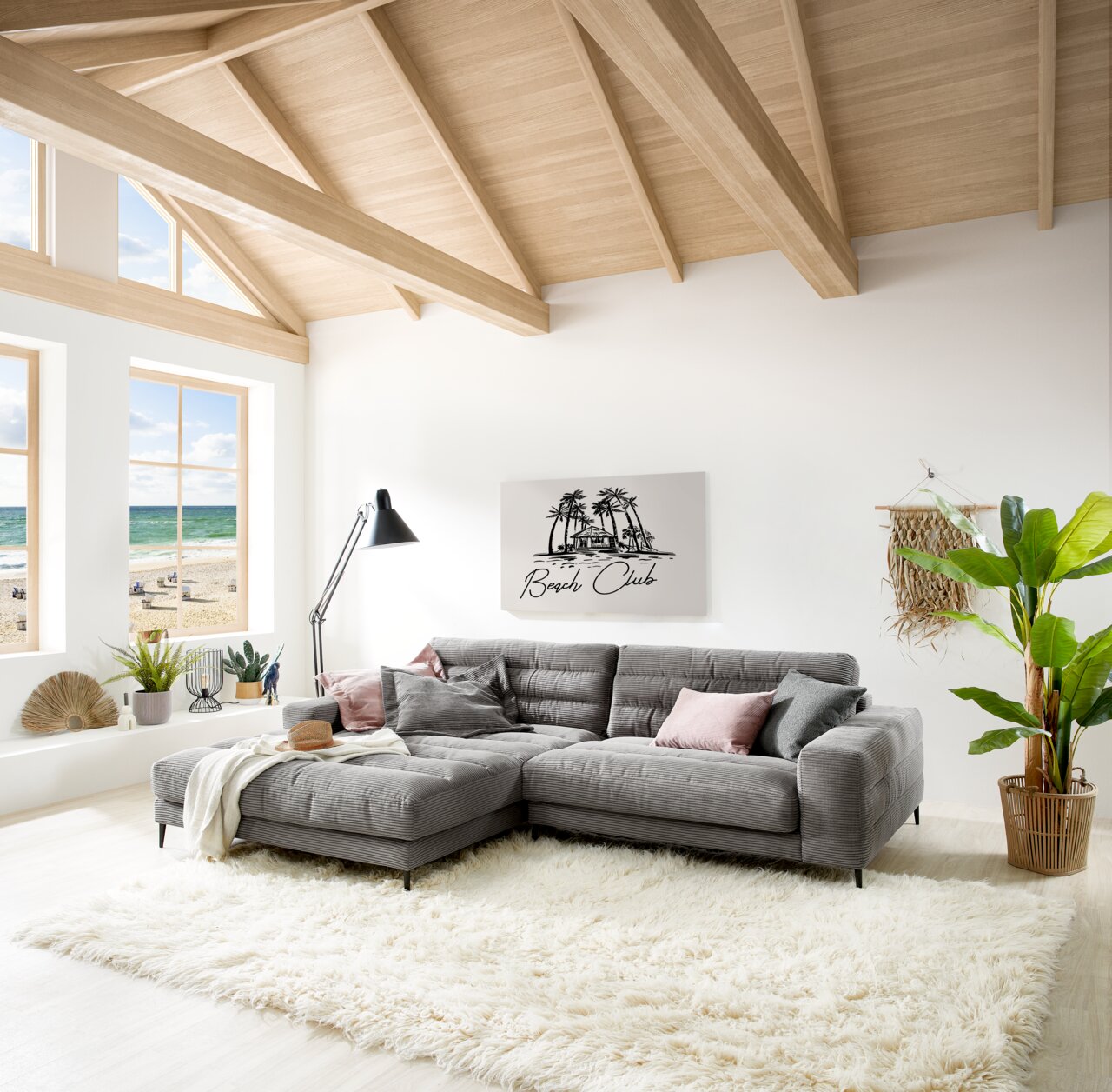 Dieter Knoll Longchairkombination BADIA Graue Longchairkombination in einem hellen Wohnzimmer mit großen Fenstern und Blick auf den Strand, aus der Perspektive von vorne links.