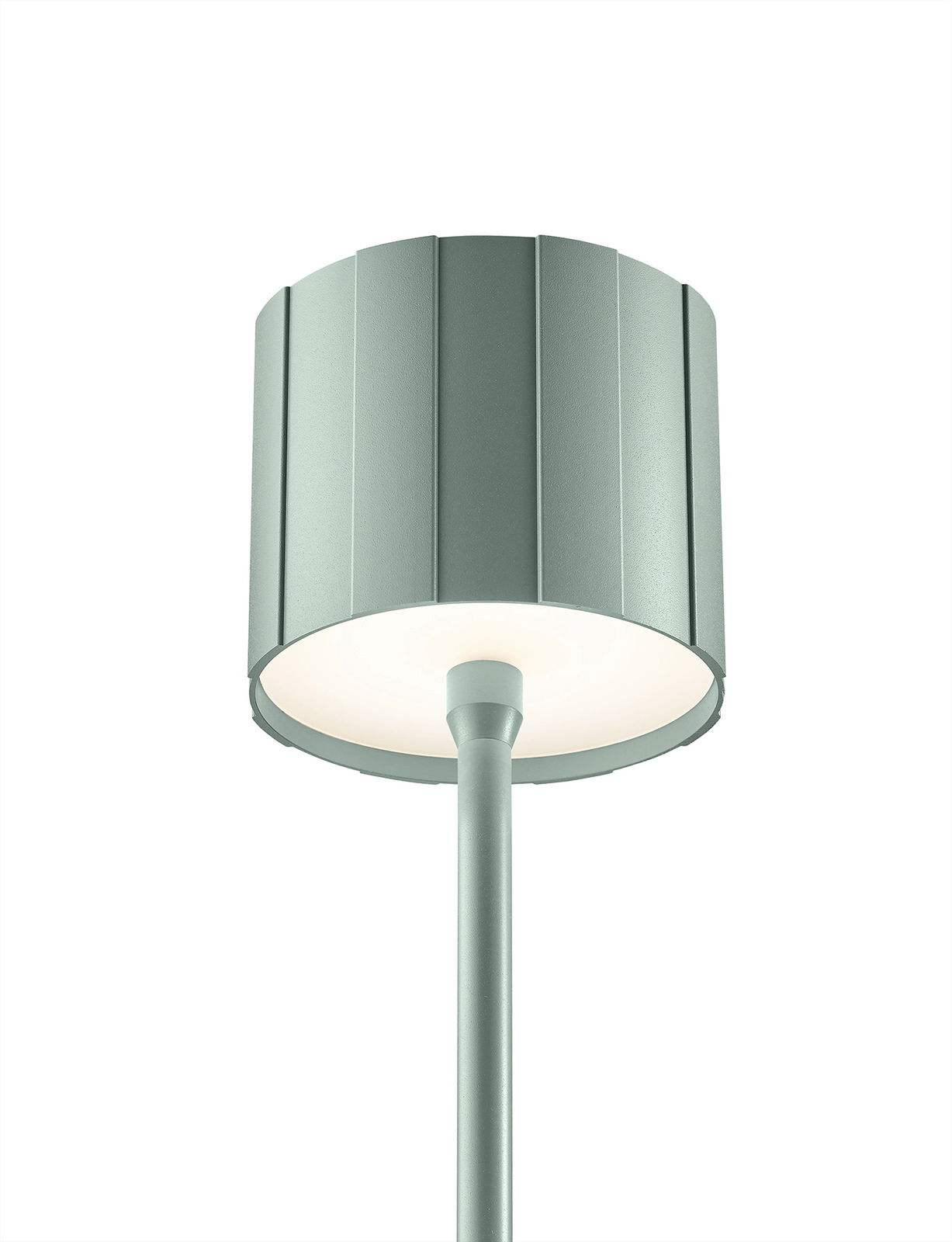 Musterring Akku-Stehleuchte MARISA Moderne Akku-Stehleuchte mit zylindrischem Lampenschirm aus Metall, seitliche Perspektive