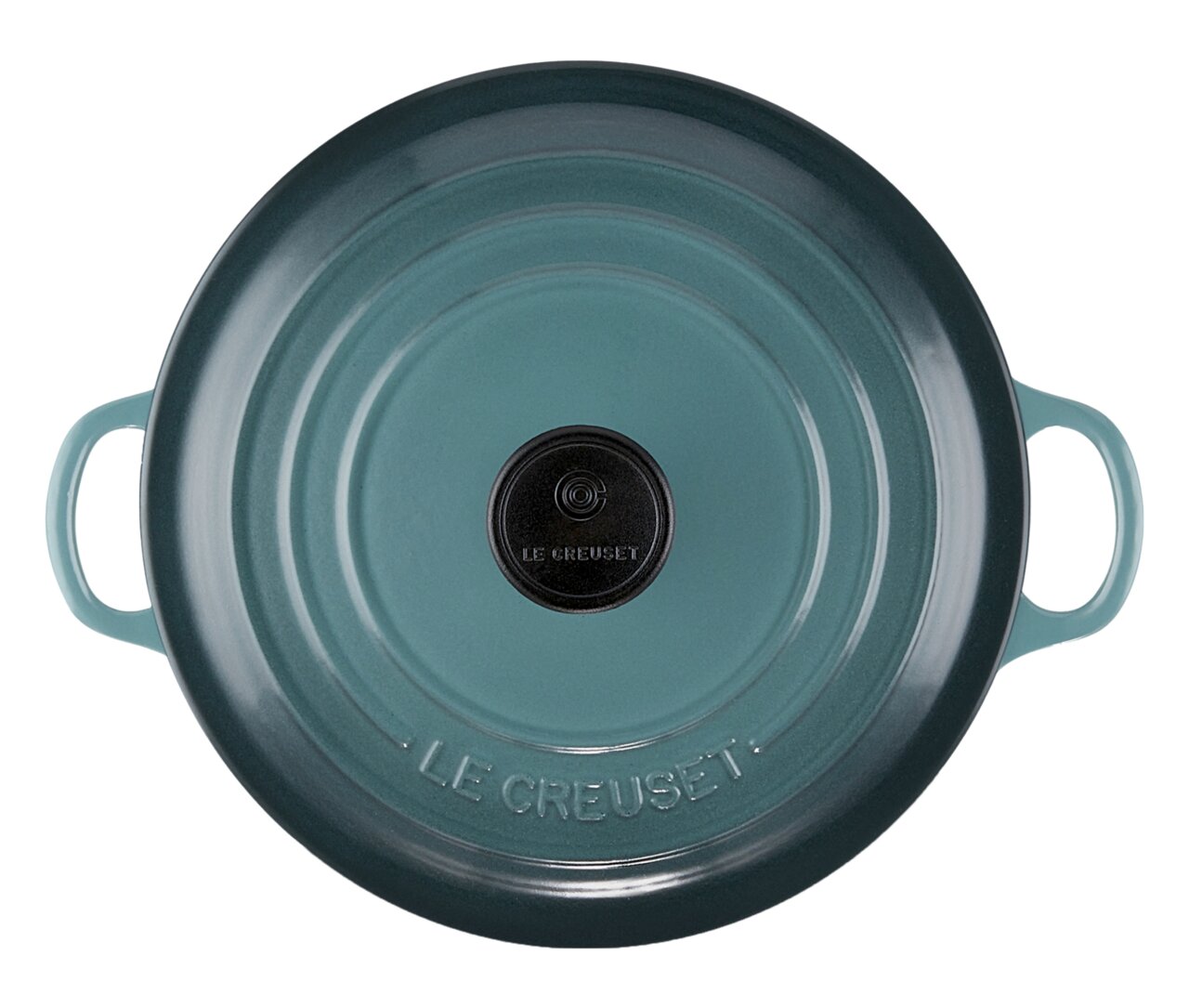 Vogelperspektive auf einen runden, blauen Bräter mit zwei Griffen und einem schwarzen Knauf, Marke Le Creuset.