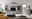 Hom´in TV-Lowboard POOLE Modernes Wohnzimmer mit grauem TV-Lowboard, Hängeschrank und Vitrine, seitliche Perspektive.
