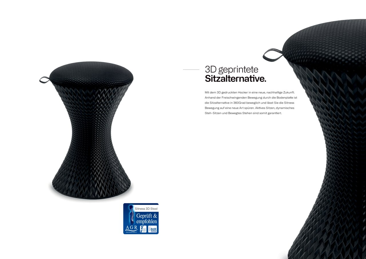 Schwarzer, 3D-gedruckter Gaming Hocker mit strukturierter Oberfläche, seitliche Perspektive