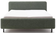 Frontale Ansicht eines Polsterbetts in Grün mit schlichtem Design und schwarzen Beinen.