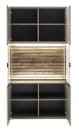 Kombi-Vitrine mit offenen Türen, Holzrückwand und integrierter Beleuchtung, frontale Ansicht