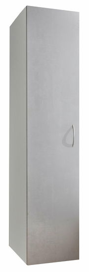 Grauer Mehrzweckschrank mit schlichter Frontansicht und silbernem Griff, perspektivisch von vorne fotografiert.