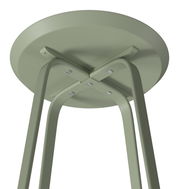 Unteransicht eines grünen Beistelltisches mit Metallbeinen und runder Tischplatte.