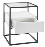 Moderner Beistelltisch mit Glasplatte und offenem Schubfach, seitliche Perspektive