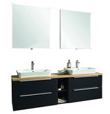 Moderne Badkombination mit zwei Waschbecken, zwei Spiegeln und Stauraum, frontal betrachtet.