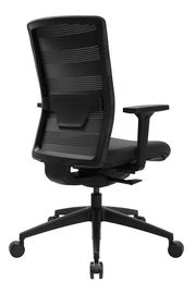 Rückansicht eines schwarzen Bürostuhls Topstar SITNESS AIRWORK mit Netzrückenlehne und Armlehnen.