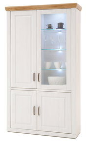 Weiße Vitrine/Highboard im Landhausstil mit Holzplatte in Eicheoptik, Glastür mit LED-Beleuchtung und Glasböden, Frontansicht leicht von links