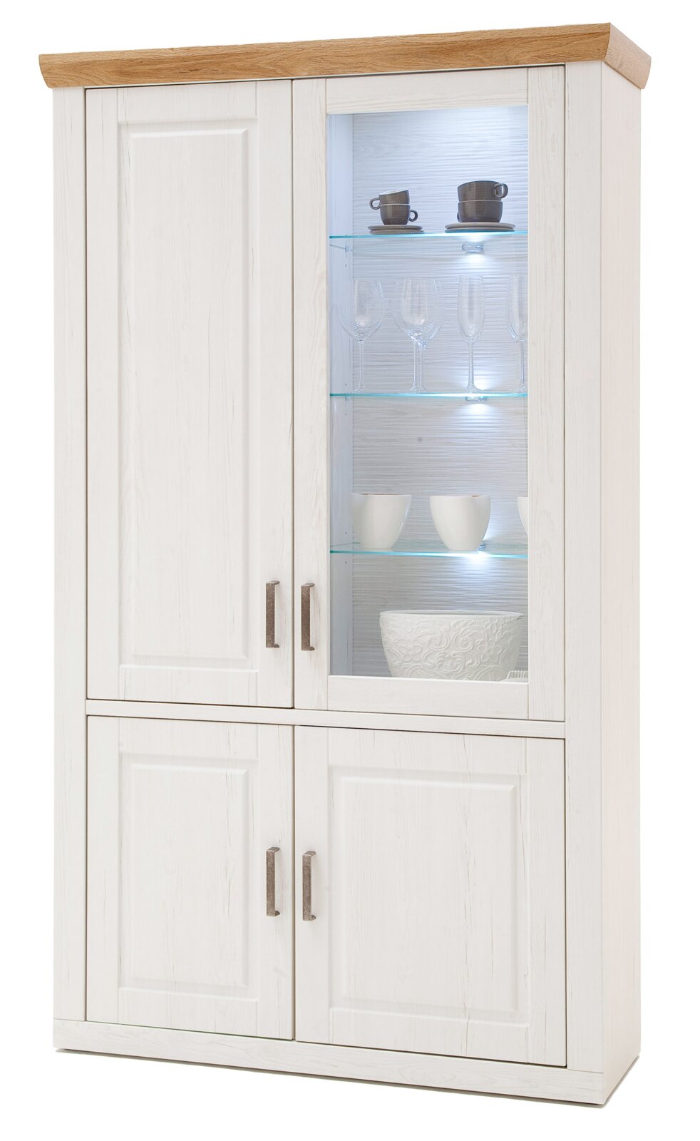 Witte vitrinekast/hoge kast in landhuisstijl met een blad in eikenlook, glazen deur met ledverlichting en glazen planken, vooraanzicht licht van links