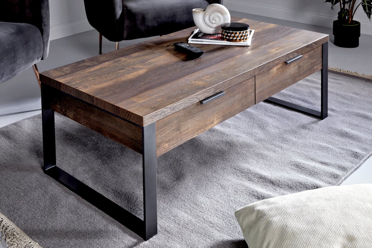 Moderner Couchtisch aus Holz mit Metallbeinen, seitliche Perspektive