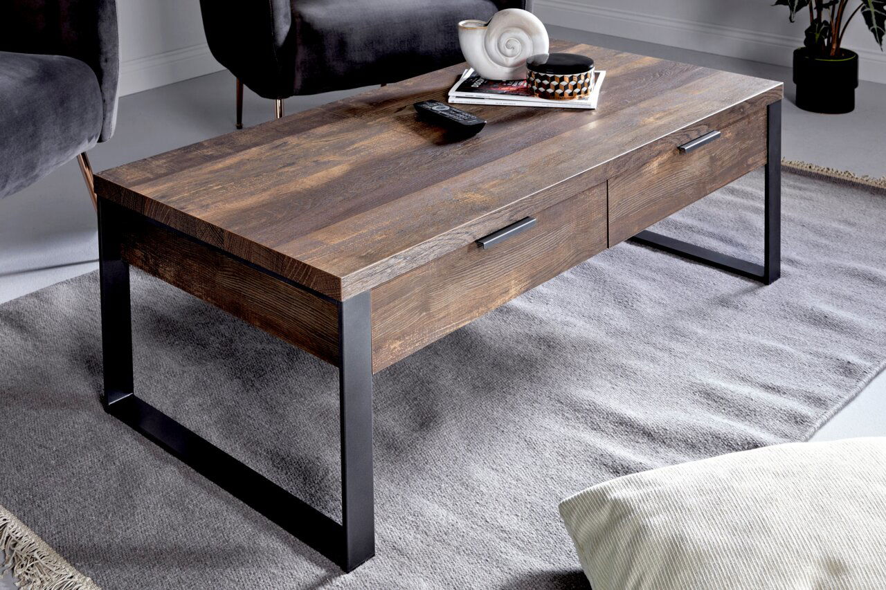 Moderner Couchtisch aus Holz mit Metallbeinen, seitliche Perspektive