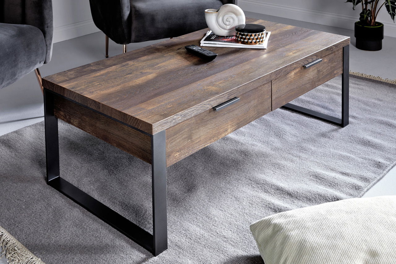 Moderner Couchtisch aus Holz mit Metallbeinen, seitliche Perspektive