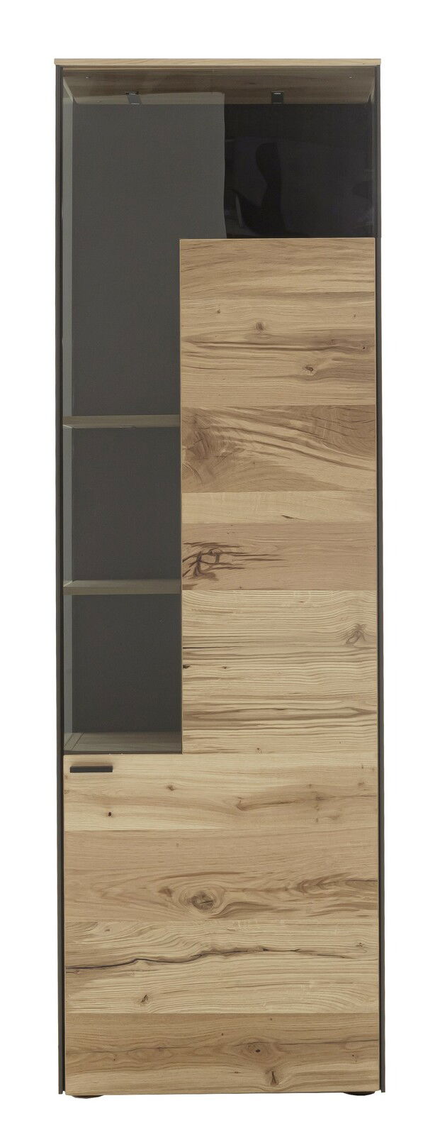 Vitrine aus Holz mit Glasfront, frontal fotografiert