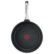 Bratpfanne Excellence 28cm von oben mit schwarzer Antihaftbeschichtung und rotem Thermo-Spot in der Mitte.
