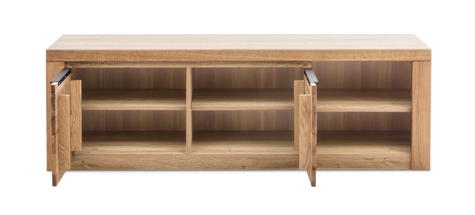 TV-Lowboard aus Holz mit zwei offenen Türen, frontal fotografiert.
