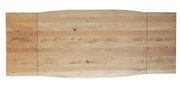 Holztischplatte aus der Vogelperspektive mit natürlicher Maserung und erweiterbaren Segmenten.