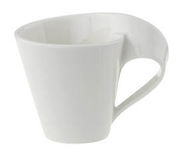 Weiße Espressotasse aus der NewWave Kollektion, seitliche Perspektive mit geschwungenem Henkel.