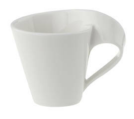 Weiße Espressotasse aus der NewWave Kollektion, seitliche Perspektive mit geschwungenem Henkel.