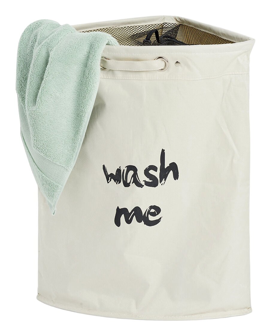 Eck-Wäschesammler in Beige mit der Aufschrift 'wash me', von vorne betrachtet, mit einem grünen Handtuch über der Kante.