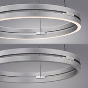 Moderne Pendelleuchte PURE E-Loop in silberner Metalloptik, seitliche Perspektive