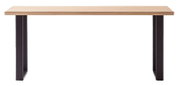 Moderner Schreibtisch mit Holzplatte und schwarzen Metallbeinen, Frontalansicht.