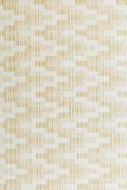 Nahaufnahme eines gewebten Lampenschirms mit einem geometrischen Muster in Beige und Weiß.
