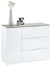Modernes weißes Sideboard mit drei Schubladen und einer Tür, dekoriert mit einer hohen Vase, einer kleinen Pflanze und einem Buchstaben E, aus frontaler Perspektive.
