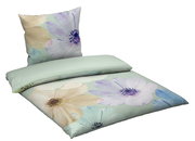 Wendebettwäsche mit großem Blumenmuster in Pastellfarben, Perspektive von schräg oben