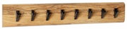 Wandgarderobe aus Holz mit sieben schwarzen Haken, frontal betrachtet