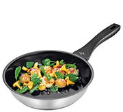 Bratpfanne ROMA, 24 cm, mit gebratenem Gemüse und Meeresfrüchten, seitliche Perspektive