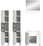 Badezimmermöbel-Set bestehend aus zwei hohen weißen Schränken mit Glastüren, einem weißen Unterschrank und einem rechteckigen Spiegel, frontal betrachtet.