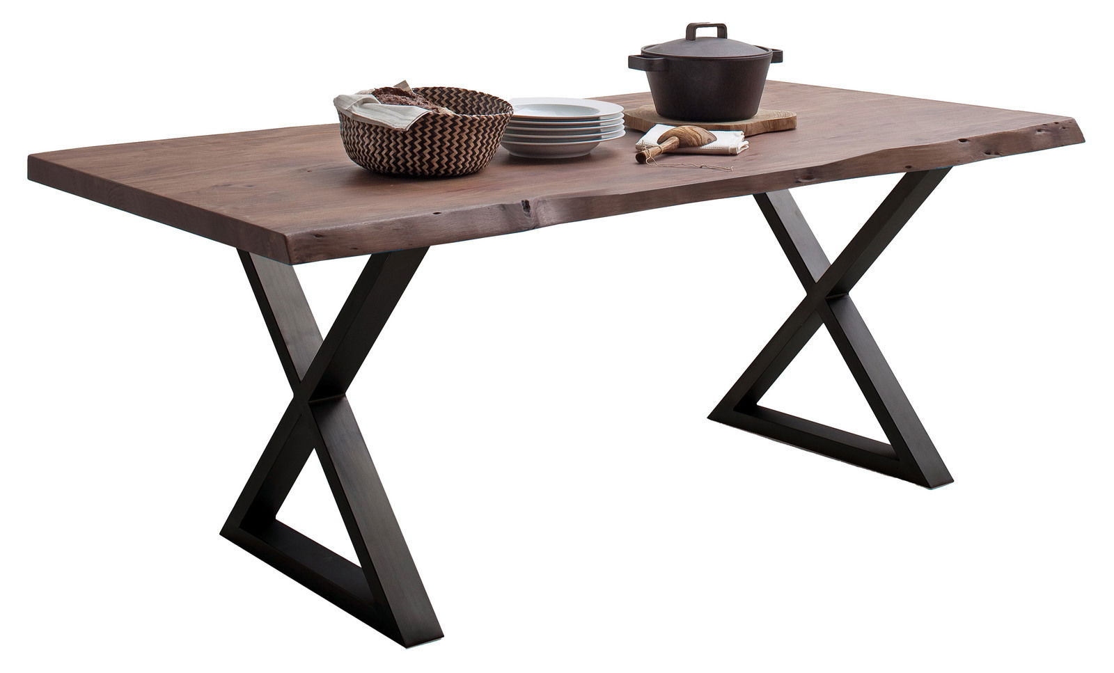 Moderner Esstisch mit rustikaler Holzplatte und schwarzen Metallbeinen in X-Form, seitliche Perspektive