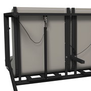 Rückansicht einer Gartenbank mit Metallrahmen und Polsterung, zeigt die Mechanik und Kabelverbindungen.