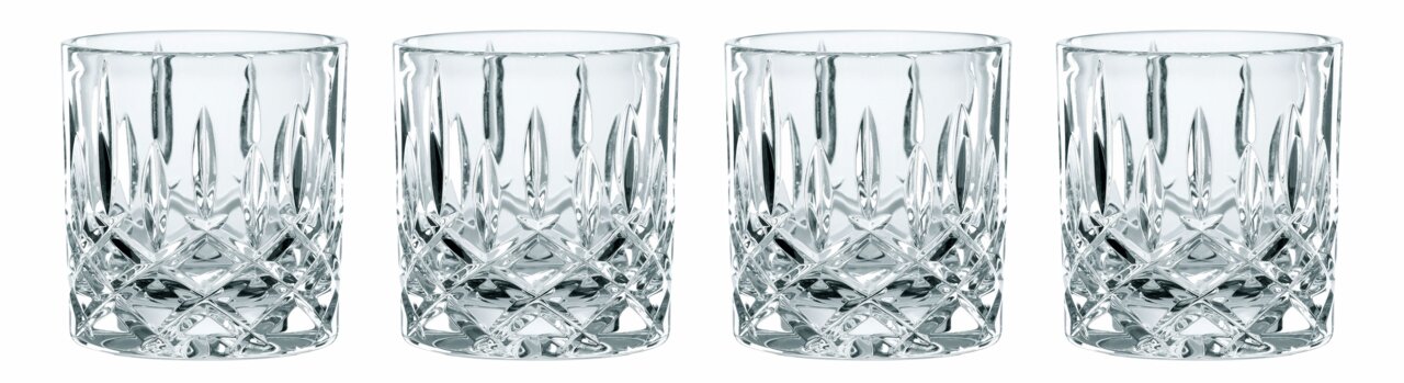 Nachtmann Becher 4er-Set NOBLESSE SOF Vier elegante Kristallgläser im Set, frontal abgebildet, mit einem edlen Schliffmuster.