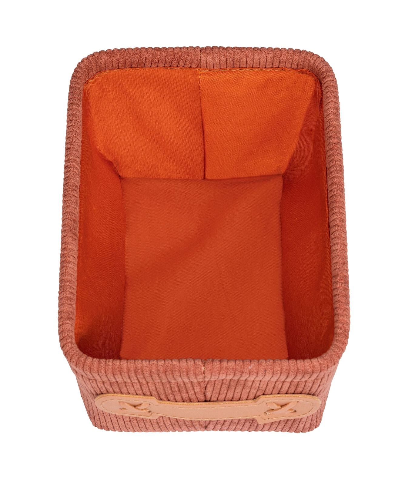 Vogelperspektive auf einen rechteckigen, orangefarbenen Badkorb mit textiler Innenauskleidung und dekorativem Griff.