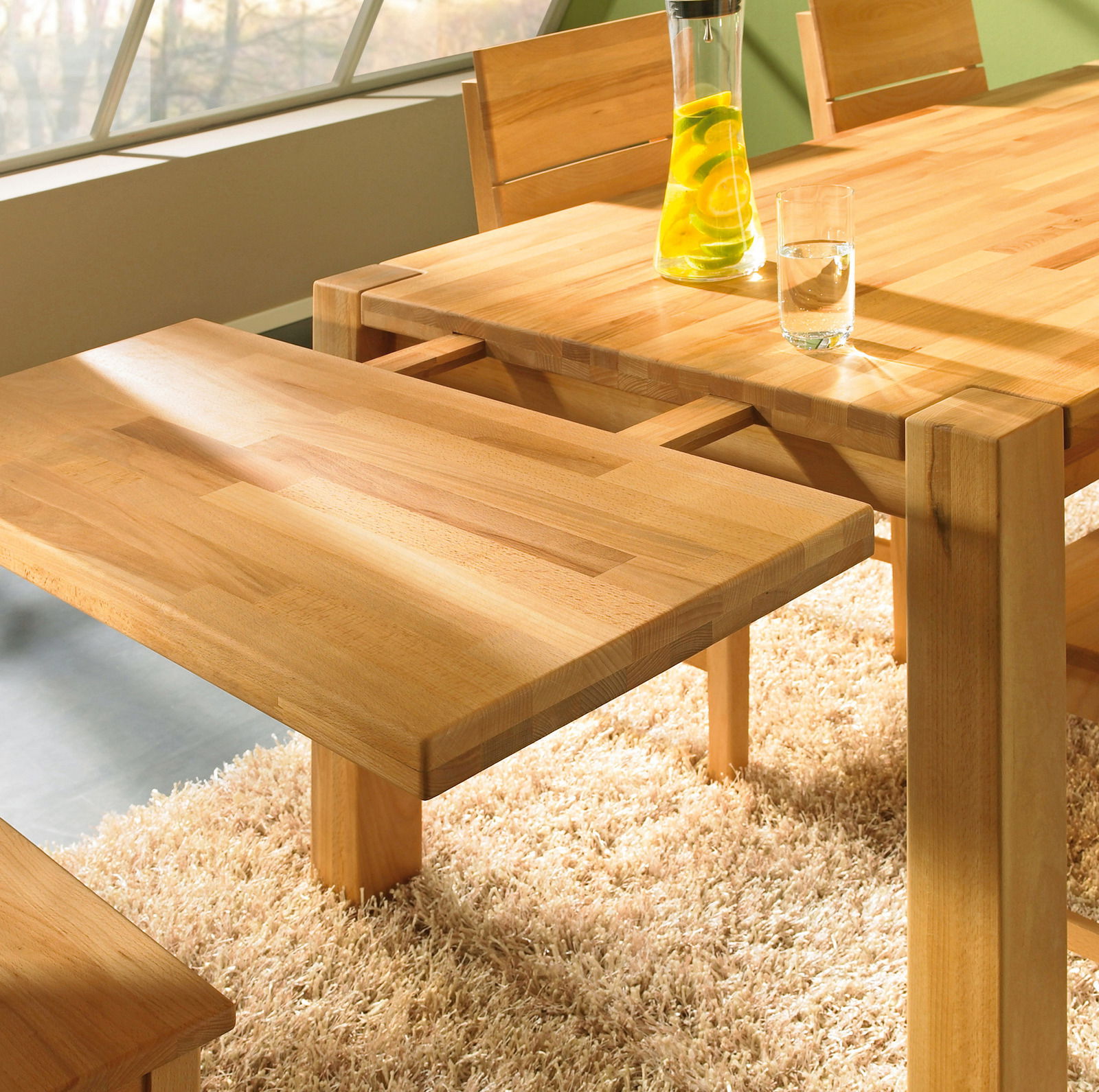 Esstisch aus Holz mit ausziehbarer Platte, seitliche Perspektive