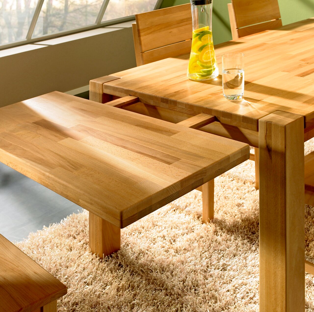 Esstisch aus Holz mit ausziehbarer Platte, seitliche Perspektive